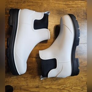 UGG Waterproof 12 Droplet Rain Boot Slip On White Rubber Women's 1130831 Chelsea